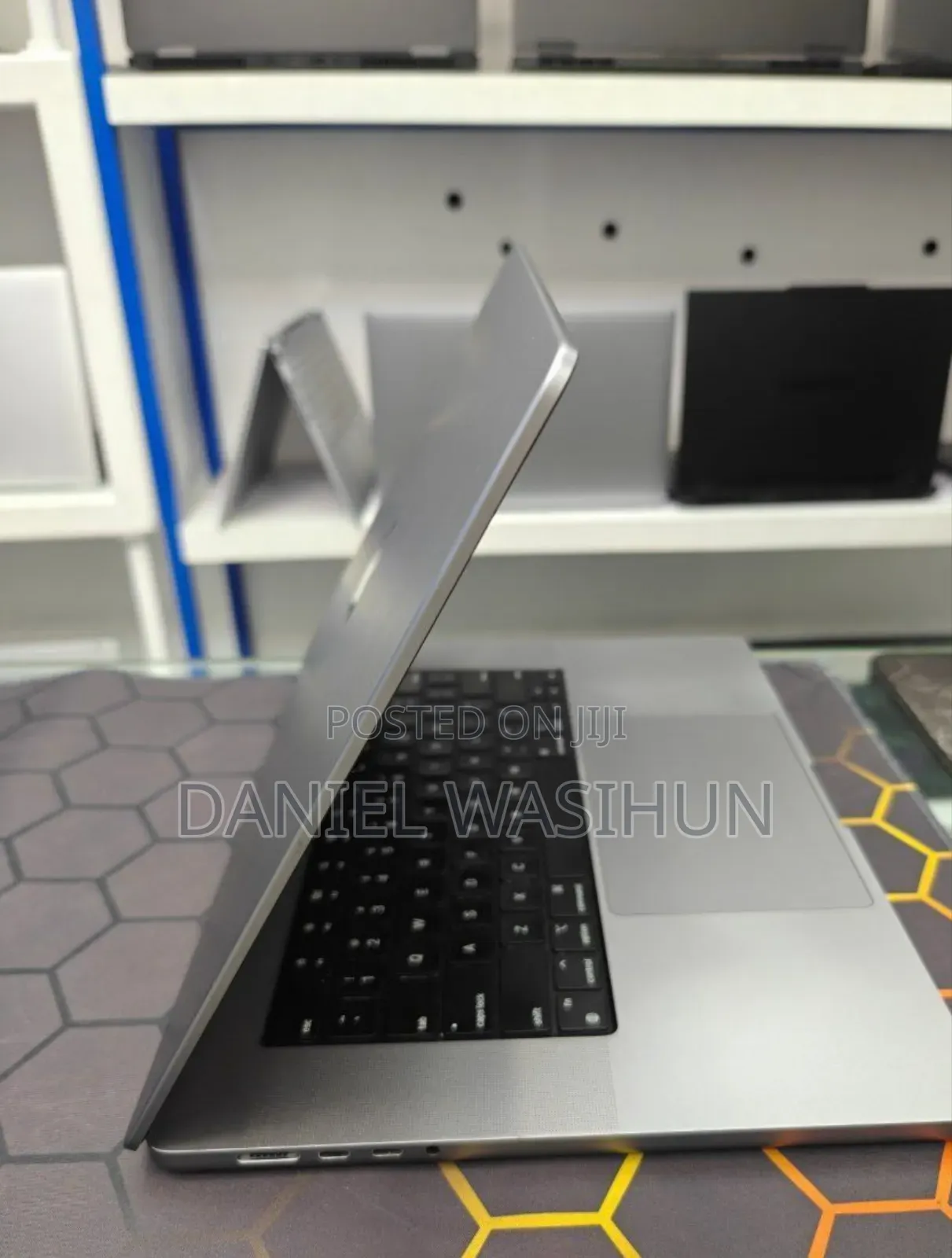 New Laptop Apple MacBook Pro M1 16GB Apple M1 SSD 512GB