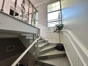 5bdrm House in Addis Abeba, Bole for sale