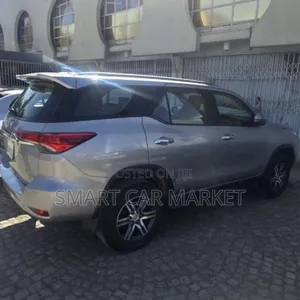 Toyota Fortuner 2018 Silver