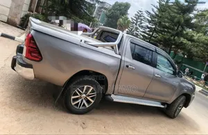Toyota Hilux 2020 Silver
