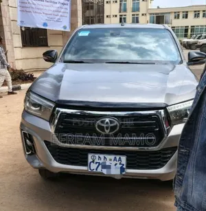 Toyota Hilux 2020 Silver