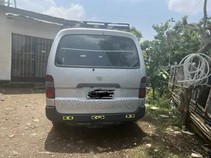 Toyota HiAce 2004 Grey