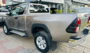 Toyota Hilux 2019 Gold