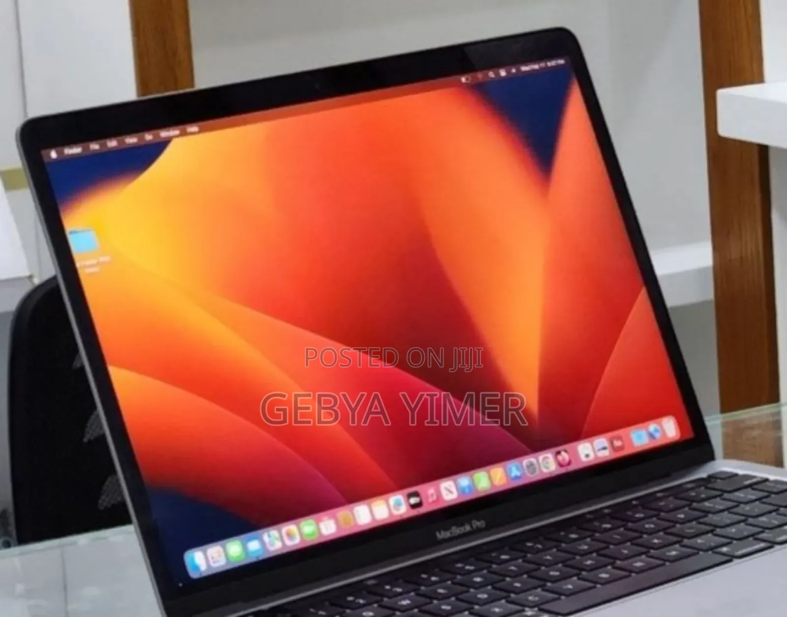 New Laptop Apple MacBook Pro 2022 M2 8GB Apple M2 SSD 256GB