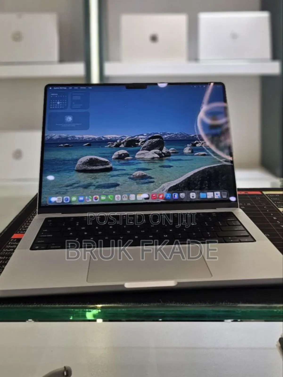 New Laptop Apple Macbook Pro 2025 M5 14-Inch 16GB Apple M5 SSD 512GB