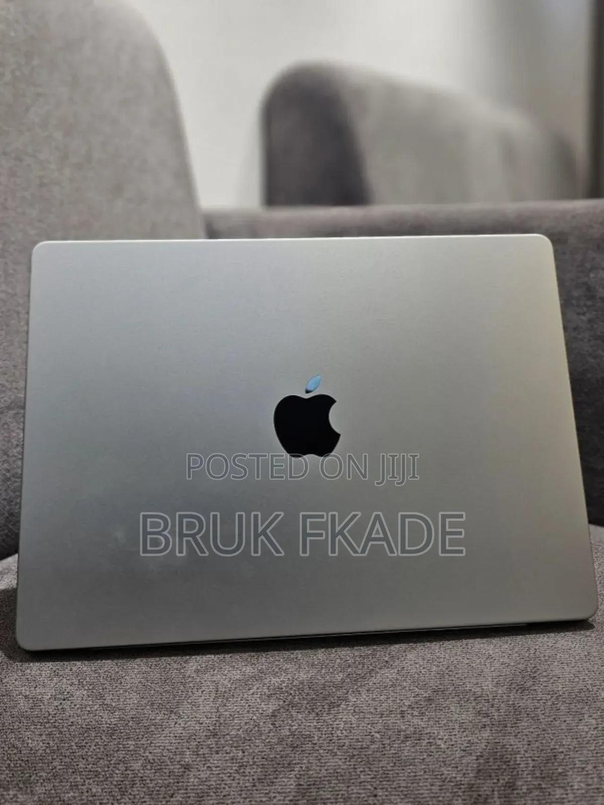 New Laptop Apple Macbook Pro 2025 M5 14-Inch 16GB Apple M5 SSD 512GB