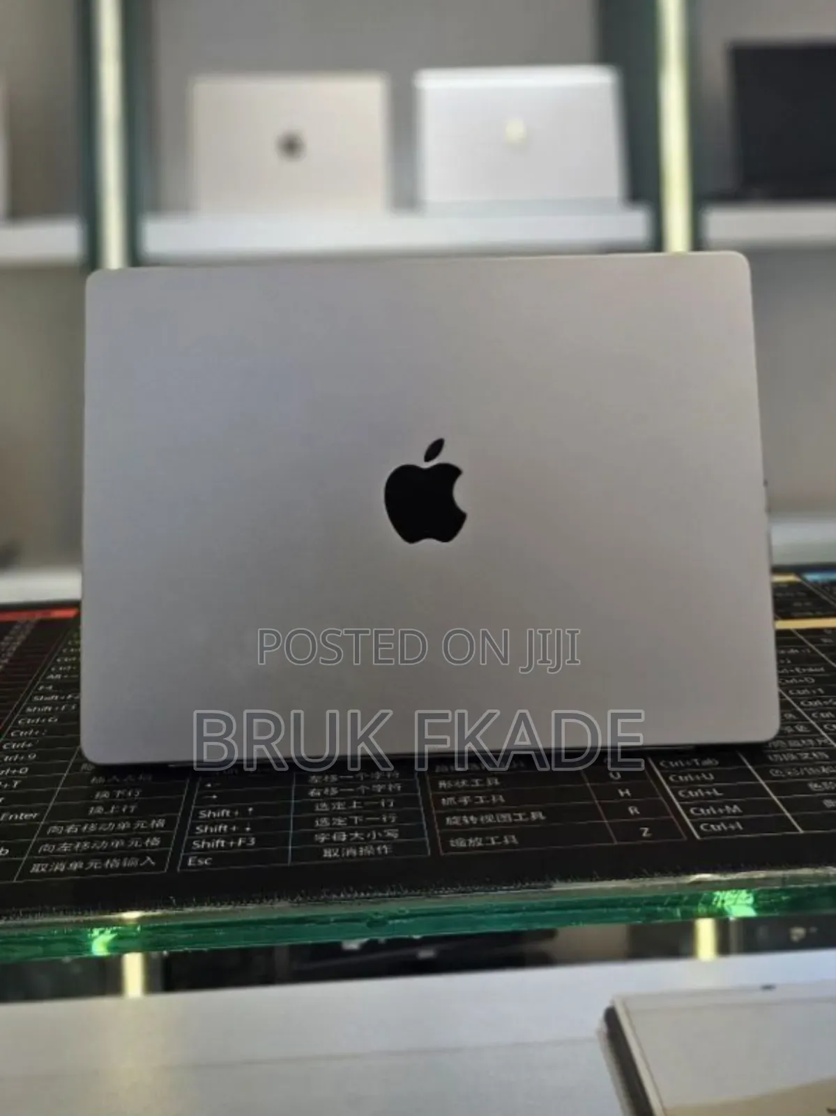 New Laptop Apple Macbook Pro 2025 M5 14-Inch 16GB Apple M5 SSD 512GB