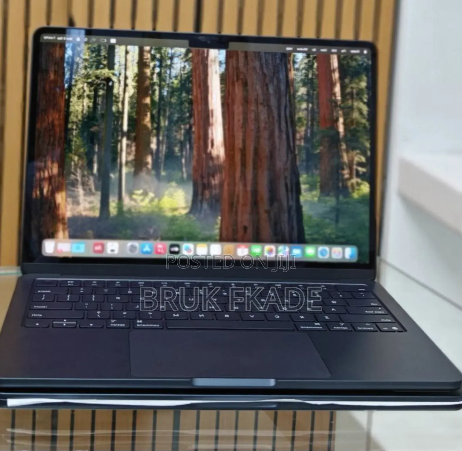 New Apple MacBook Air 2024 M3 13-Inch 8GB Intel Core M3 SSD 256GB