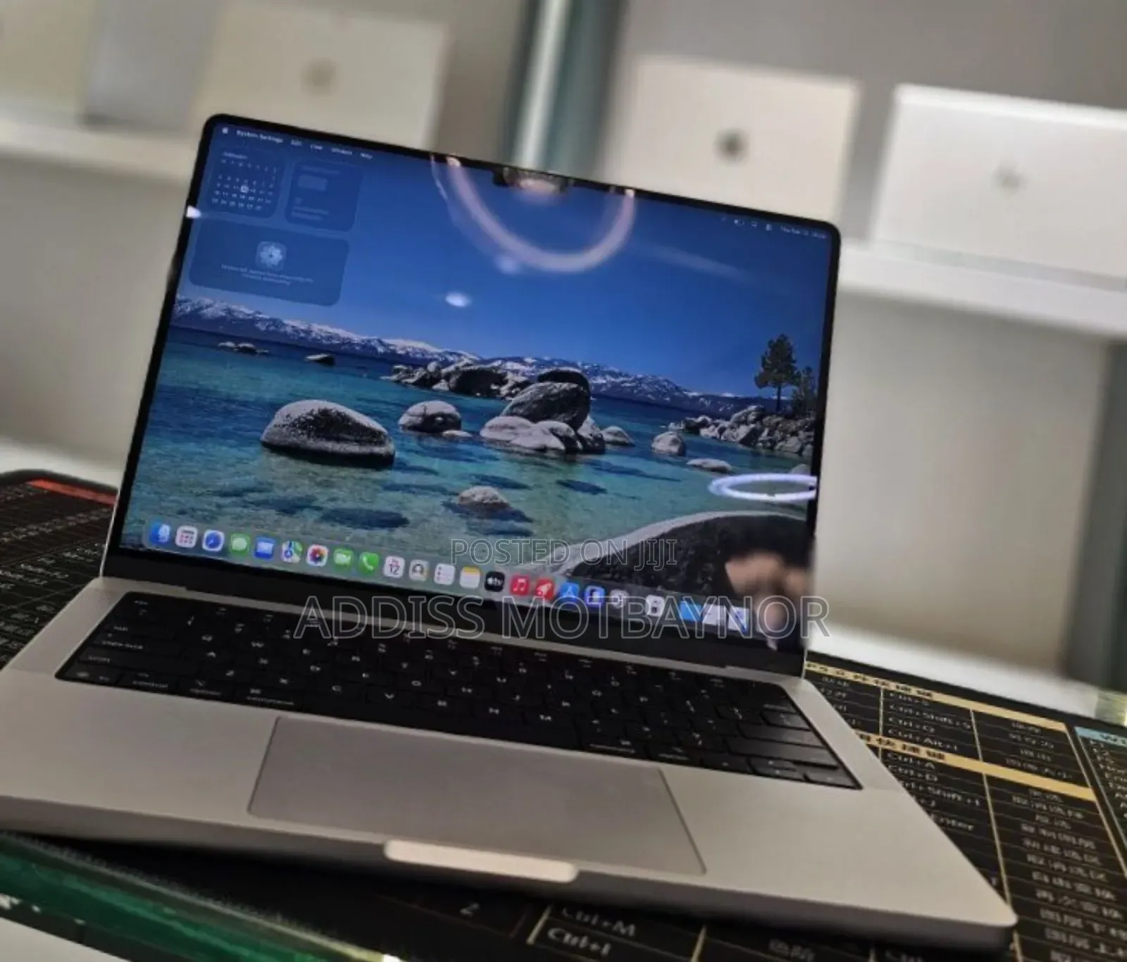 New Apple Macbook Pro 2025 M5 14-Inch 16GB Intel Core M SSD 512GB