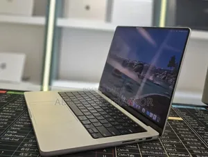 New Apple Macbook Pro 2025 M5 14-Inch 16GB Intel Core M SSD 512GB