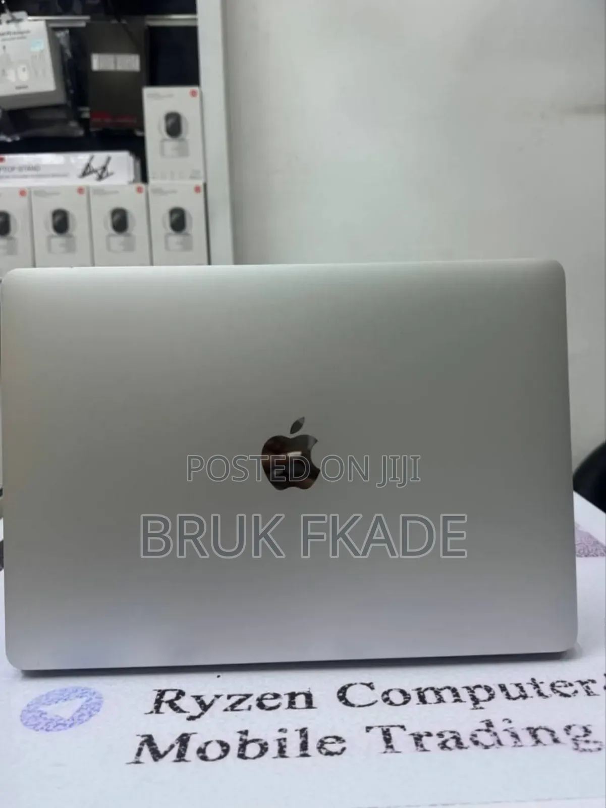 New Laptop Apple MacBook Pro 2017 8GB Intel Core I5 SSD 256GB