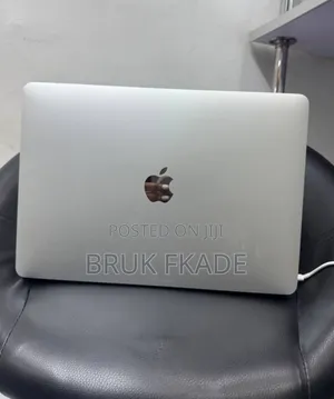 New Laptop Apple MacBook Pro 2017 8GB Intel Core I5 SSD 256GB