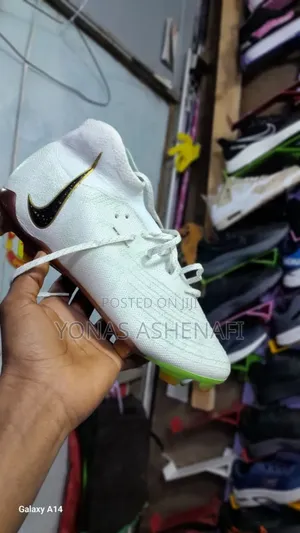 Nike Phantom Luna Elite Fg 'United Golden Pack' Soccer Cleats.