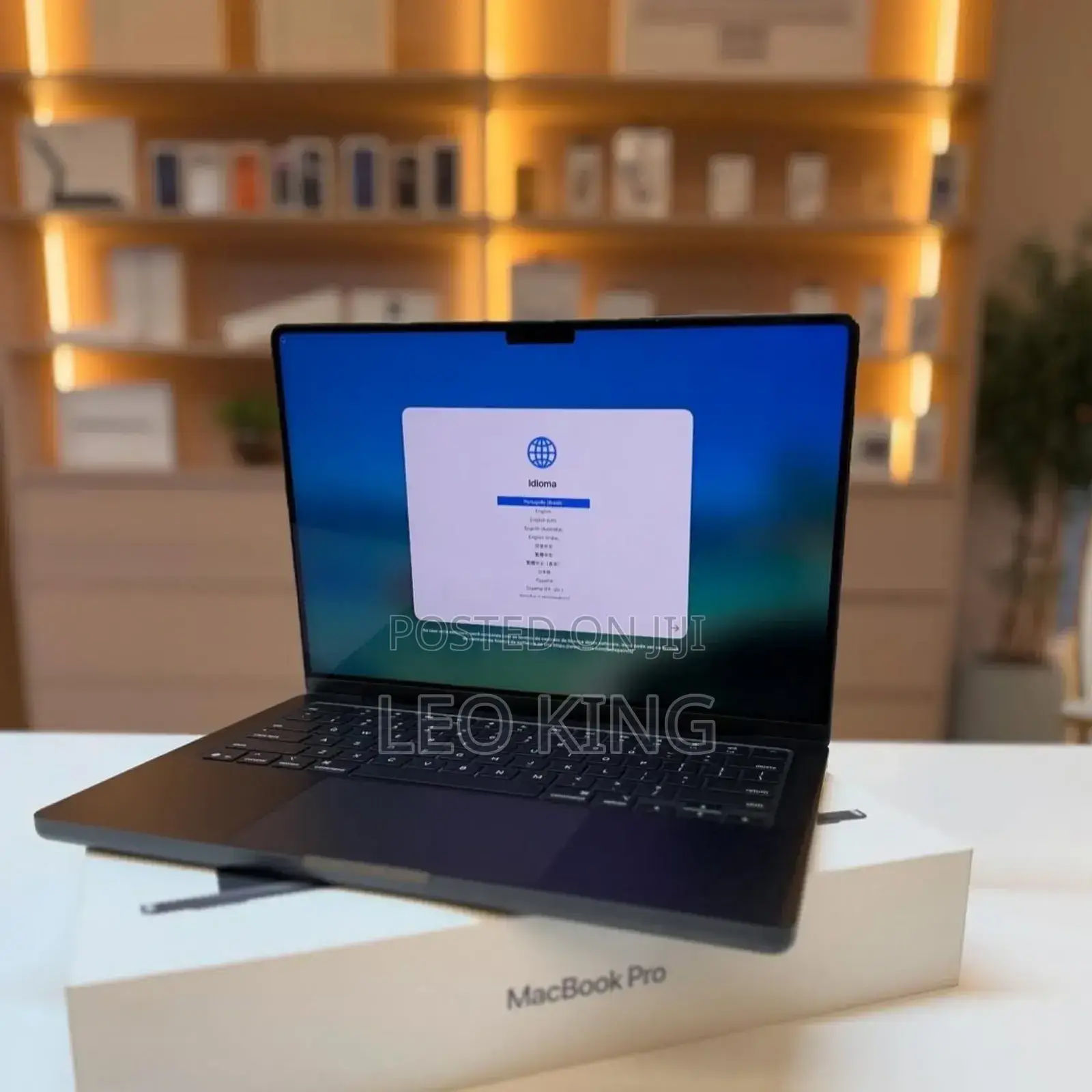 New Laptop Apple Macbook Pro 2025 M5 14-Inch 16GB Apple M5 SSD 512GB