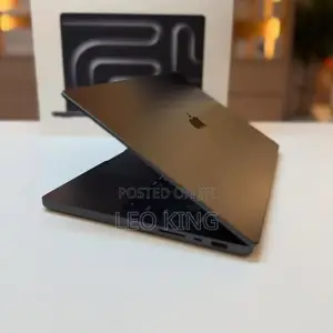 New Laptop Apple Macbook Pro 2025 M5 14-Inch 16GB Apple M5 SSD 512GB