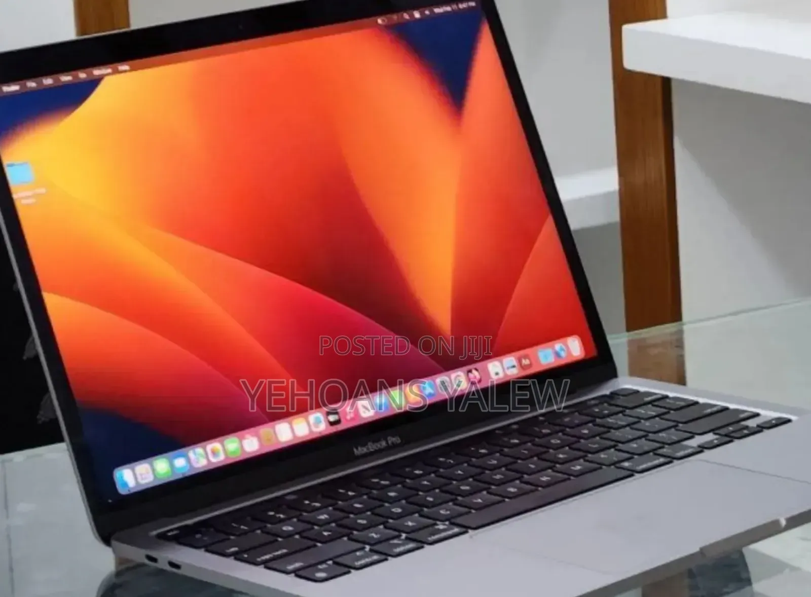 New Laptop Apple MacBook Pro 2022 M2 8GB Apple M2 SSD 256GB