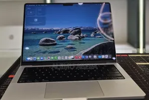New Laptop Apple Macbook Pro 2025 M5 14-Inch 16GB Apple M5 SSD 512GB