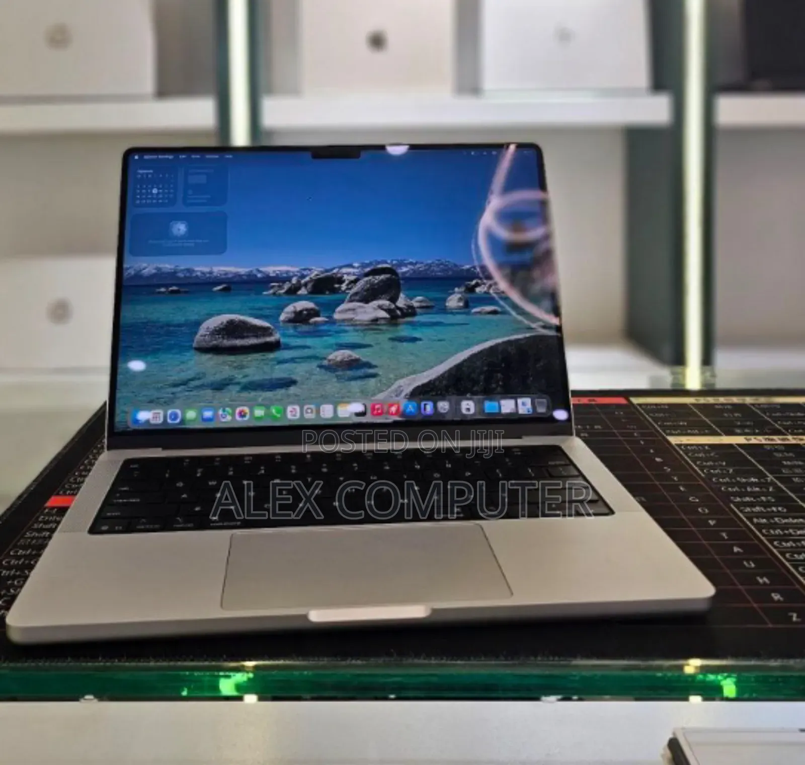 New Laptop Apple Macbook Pro 2025 M5 14-Inch 16GB Apple M5 SSD 512GB