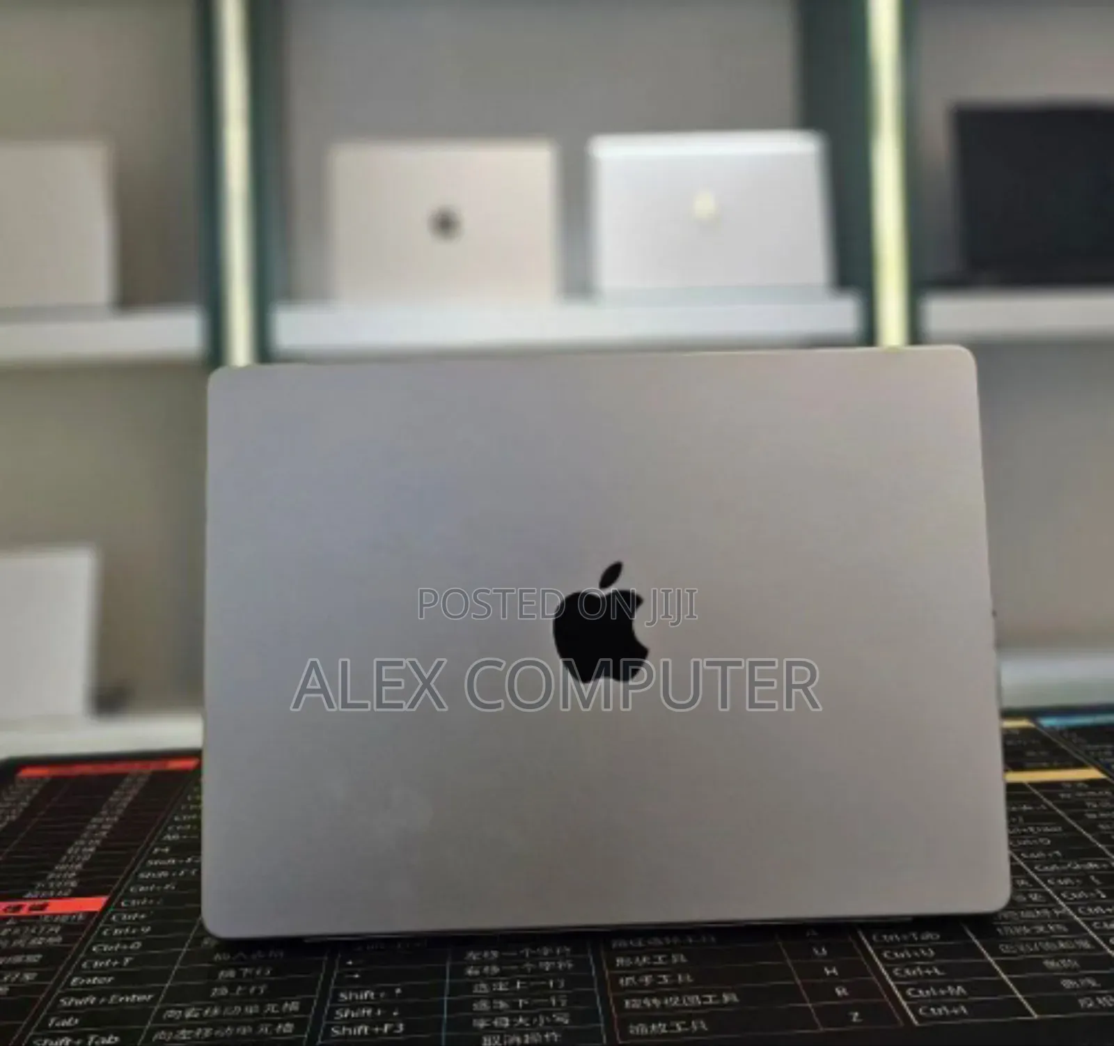 New Laptop Apple Macbook Pro 2025 M5 14-Inch 16GB Apple M5 SSD 512GB