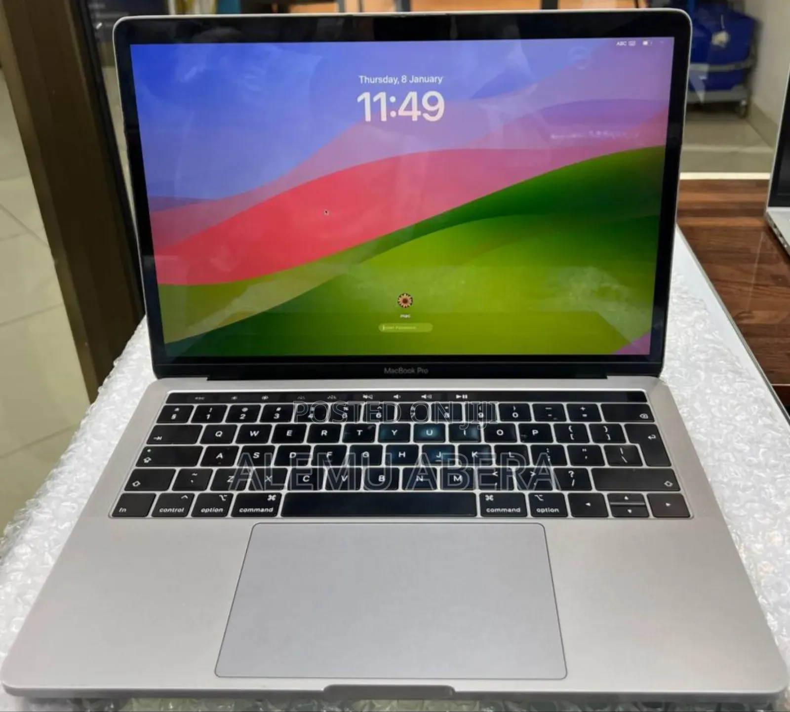 New Laptop Apple MacBook Pro 2019 8GB Intel Core I5 SSD 128GB