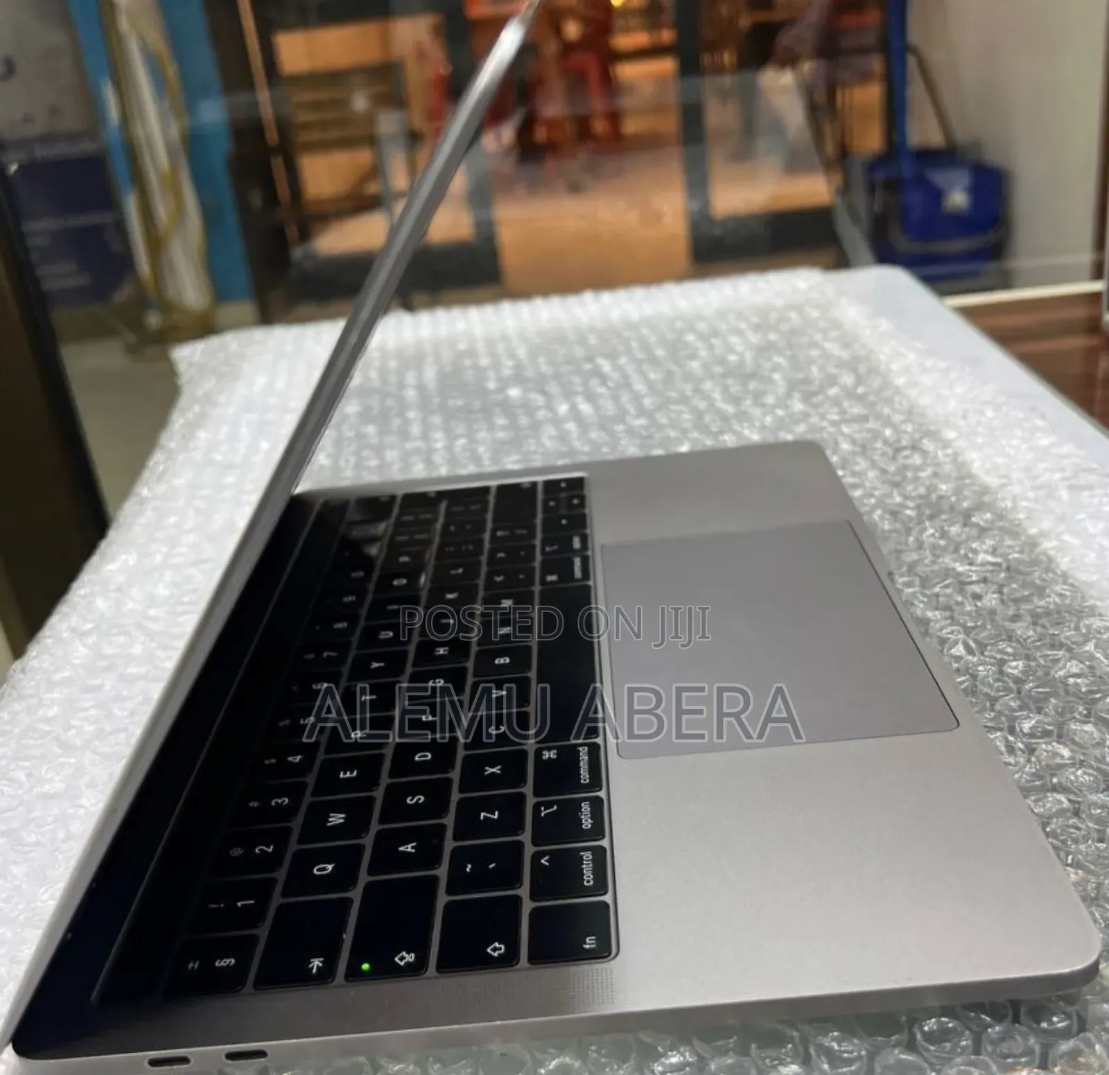 New Laptop Apple MacBook Pro 2019 8GB Intel Core I5 SSD 128GB