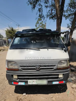 Toyota HiAce 2001 White