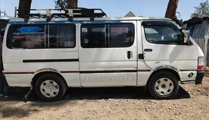 Toyota HiAce 2001 White