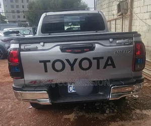 Toyota Hilux 2021 Silver