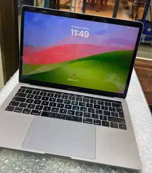 New Laptop Apple MacBook Pro 2019 8GB Intel Core I5 SSD 128GB