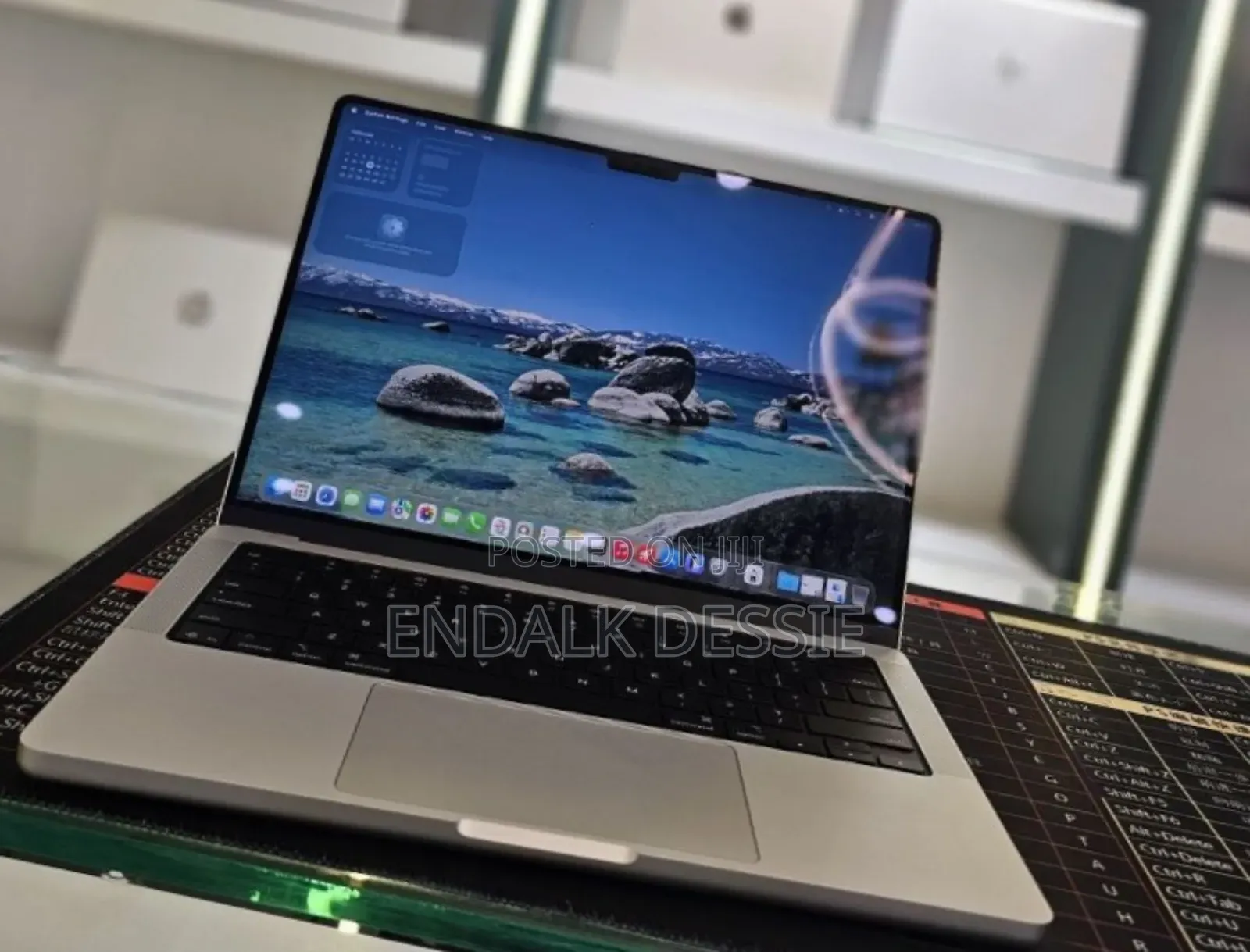 New Laptop Apple Macbook Pro 2025 M5 14-Inch 16GB Apple M5 SSD 512GB