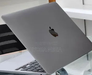 Laptop Apple MacBook Pro 2022 M2 8GB Apple M2 SSD 256GB