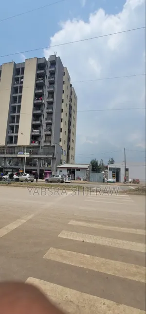 አስፓልት ዳር የሚሸጥ ቤት