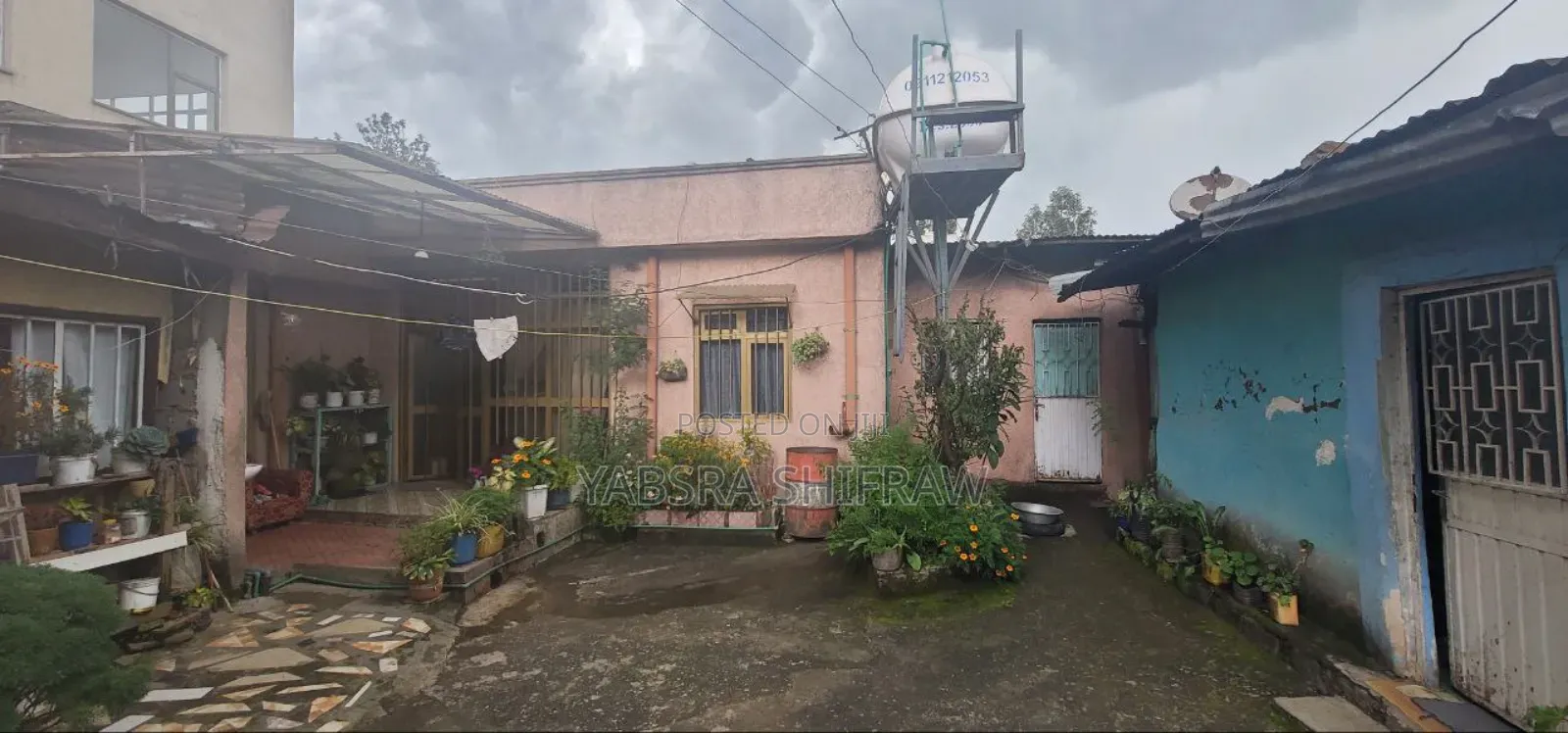 አስፓልት ዳር የሚሸጥ ቤት