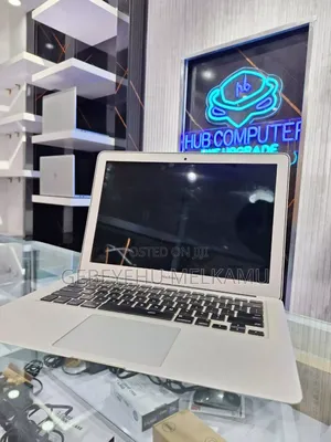 New Laptop Apple MacBook Air 2017 8GB Intel Core i5 SSD 256GB