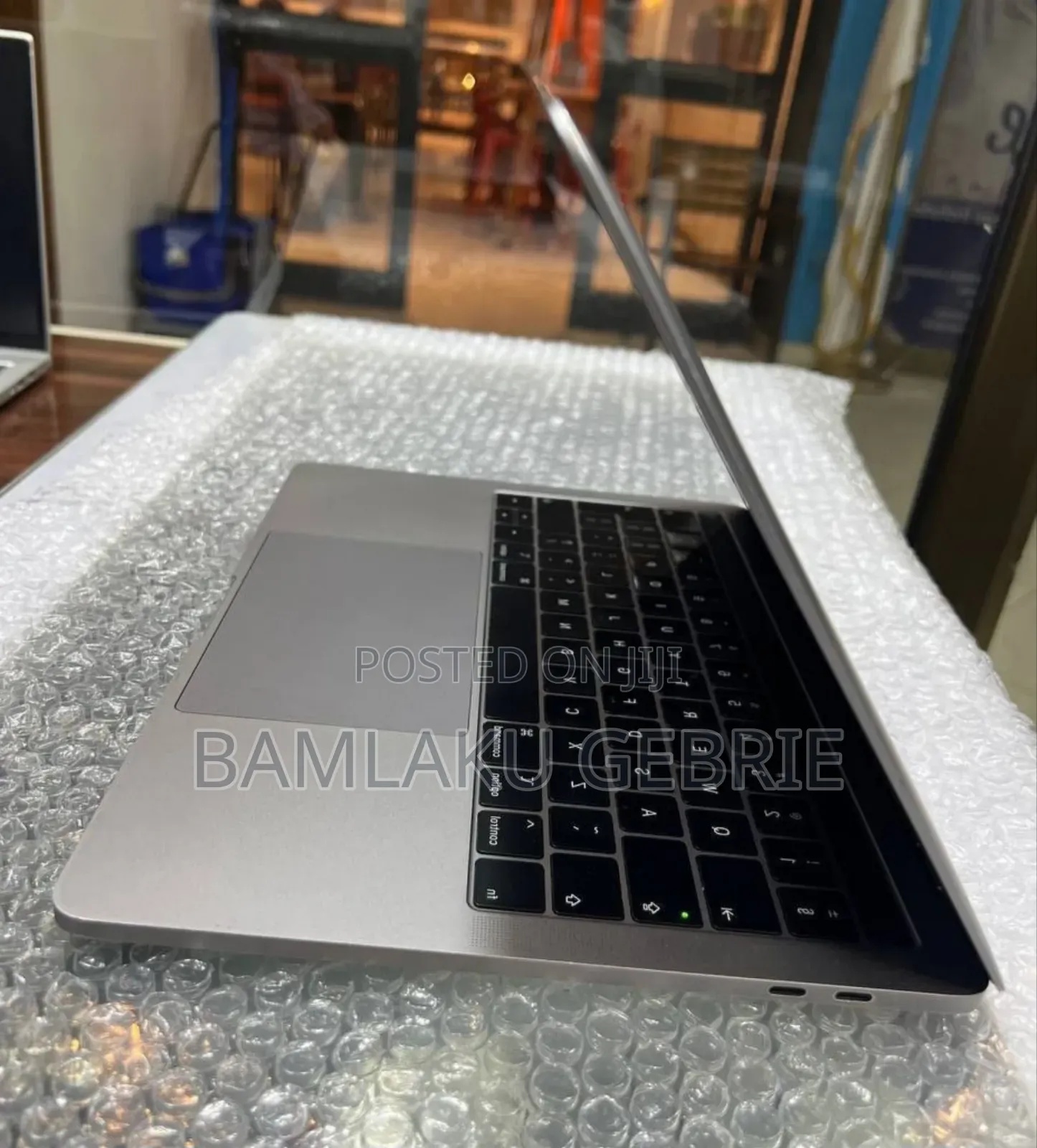 New Laptop Apple MacBook Pro 2019 8GB Intel Core I5 SSD 128GB