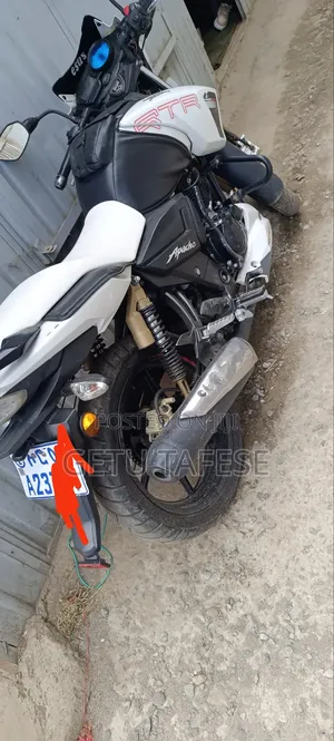 TVS Apache 180 RTR 2022 White