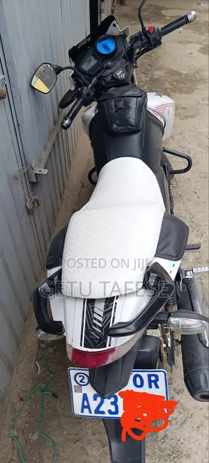 TVS Apache 180 RTR 2022 White