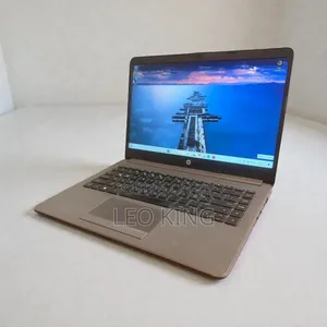 Laptop HP 250 G8 16GB AMD Ryzen 7 SSD 512GB