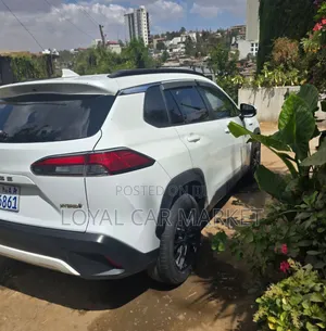 Toyota Corolla Cross Hybrid 2023 White