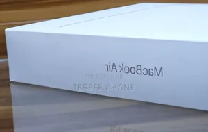 New Laptop Apple MacBook Air 2025 M4 13-inch 16GB Intel Core i7 SSD 1T