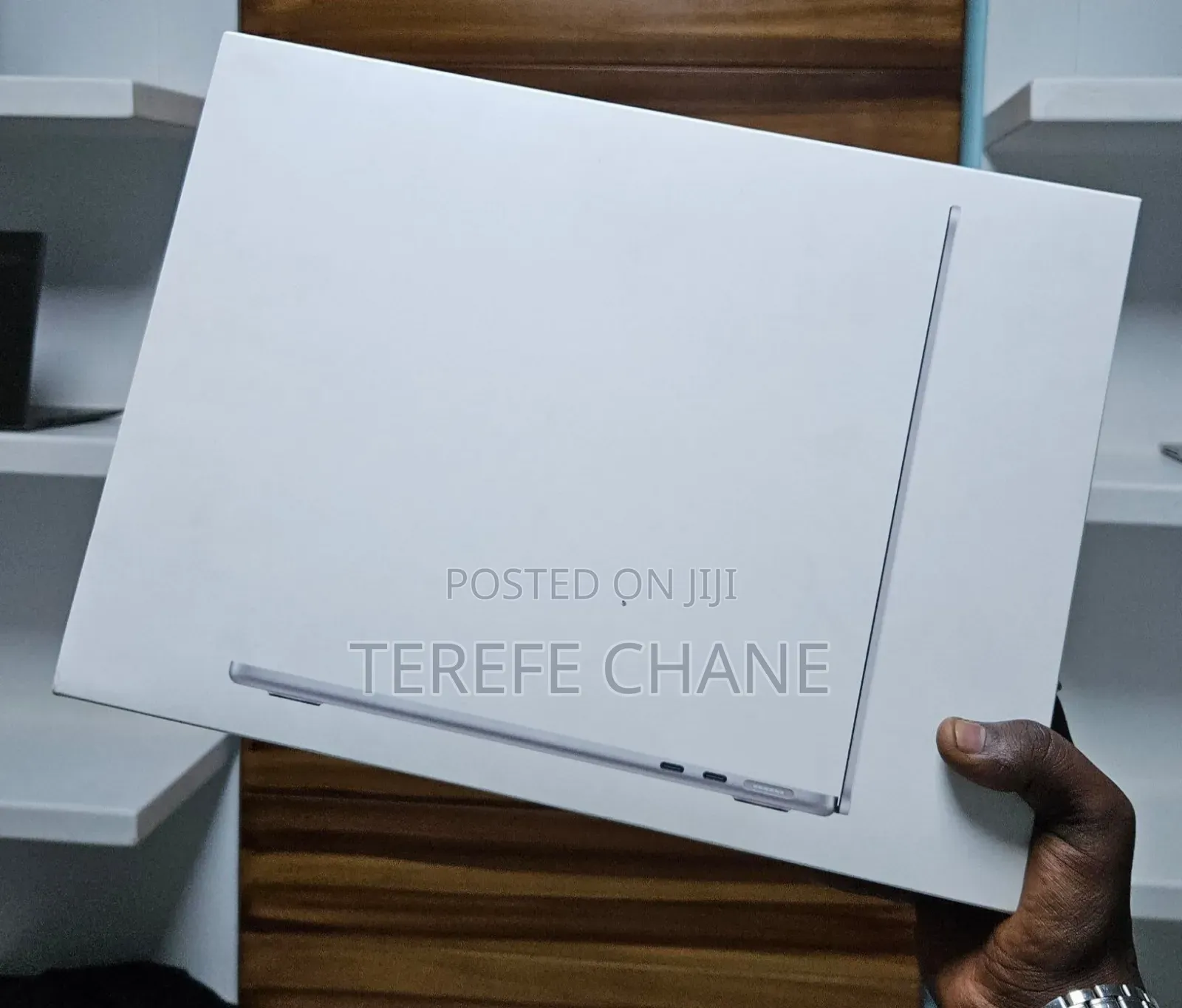 New Laptop Apple MacBook Air 2025 M4 13-inch 16GB Intel Core i7 SSD 1T