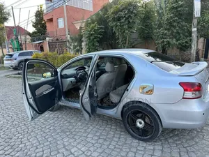 Toyota Yaris 2009 Silver