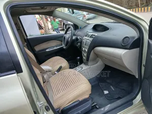 Toyota Belta 2006 Yellow