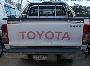 Toyota Hilux 2011 White