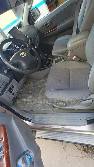 Toyota Hilux 2011 White