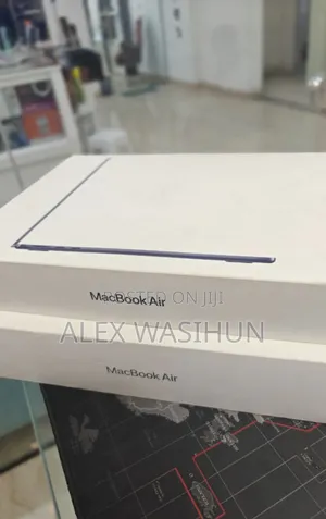 New Apple MacBook Air 2025 M4 13-Inch 16GB Apple M4 Pro SSD 256GB