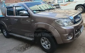 Toyota Hilux 2011 Gold
