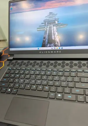 New Laptop Alienware M17x R2 16GB Intel Core I7 SSD 1T