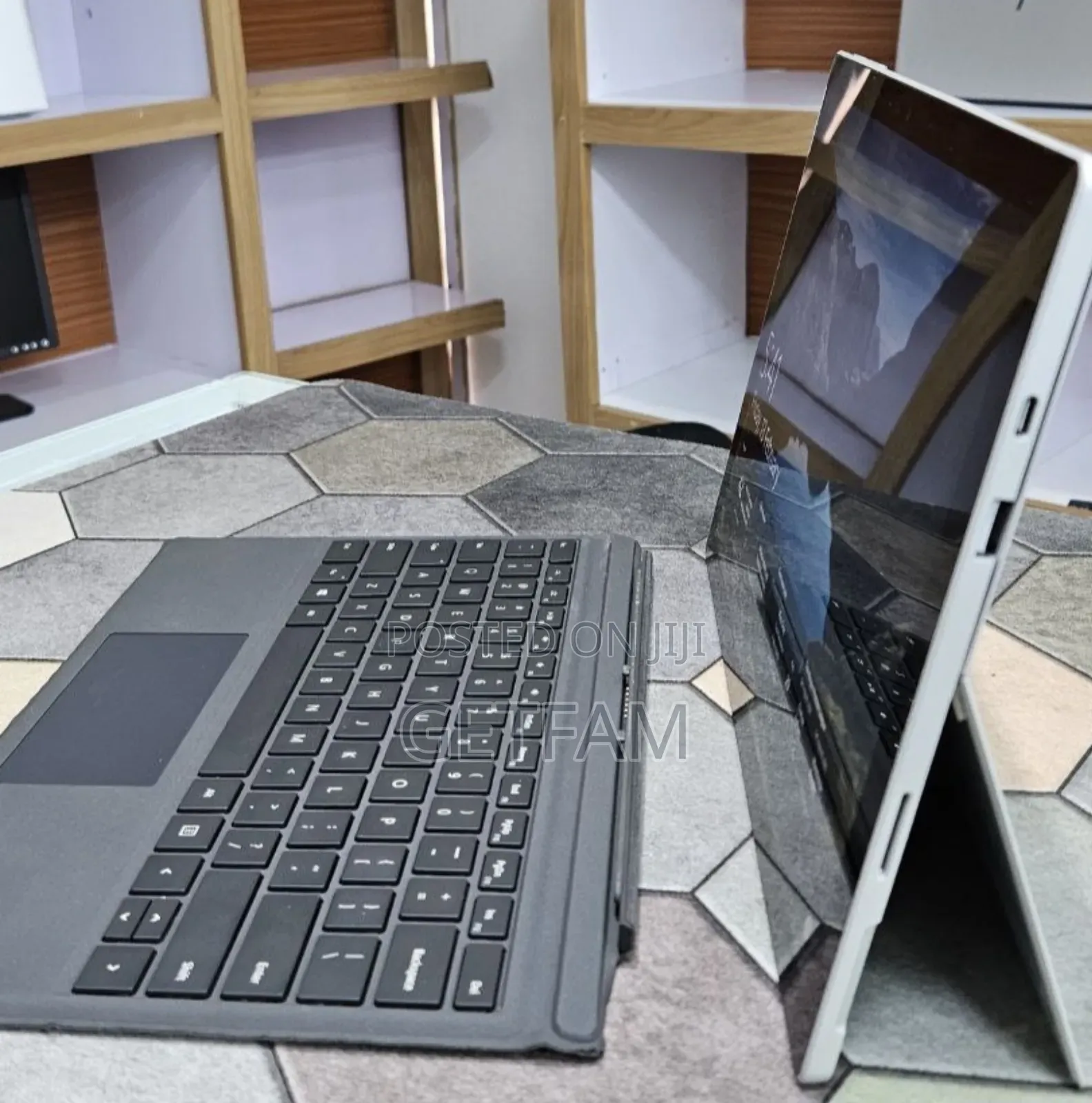 New Laptop Microsoft Surface 16GB Intel Core I7 SSD 256GB