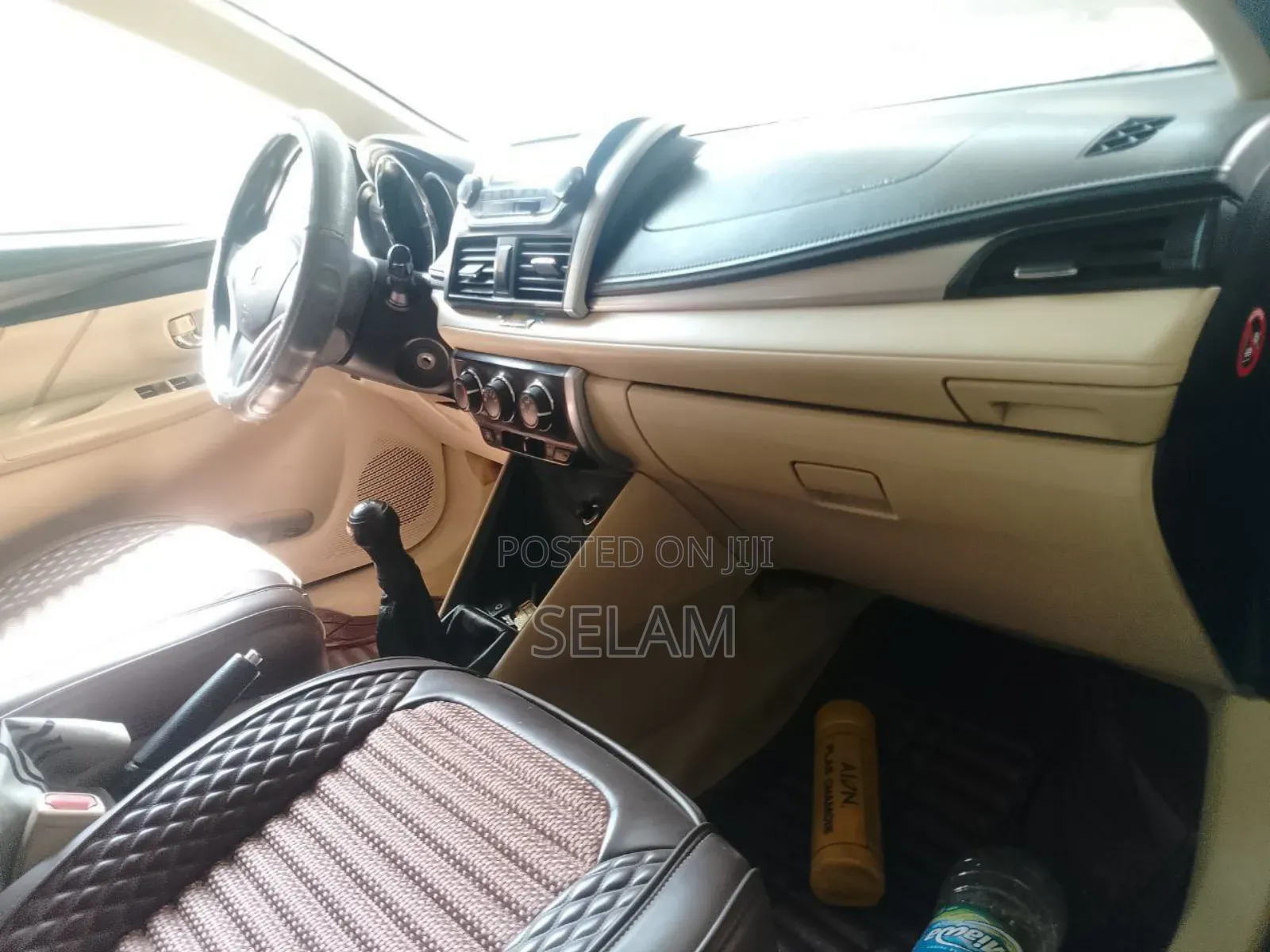 Toyota Yaris L Hatchback 3dr 2014 Gold